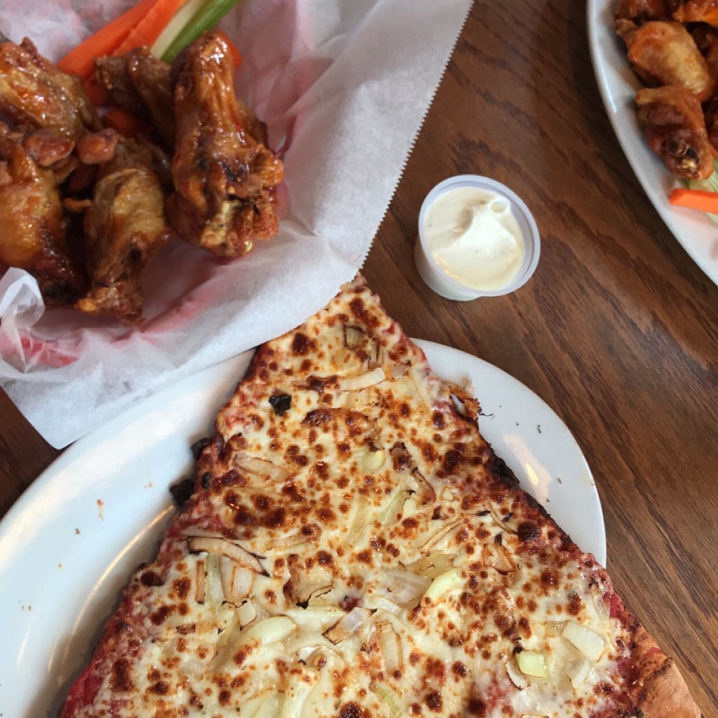Mama Sherry`s Pizza Wings and tdings